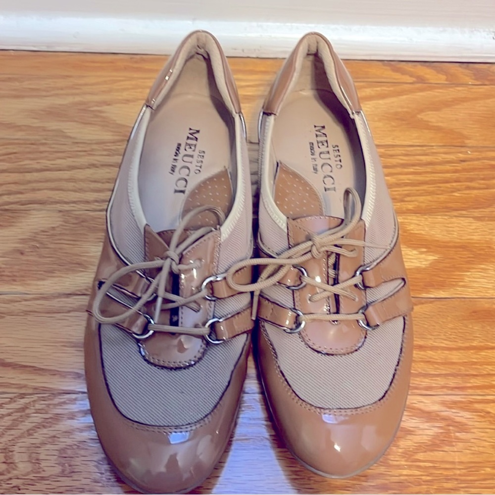 Sesto Meucci Brown and Tan Flats